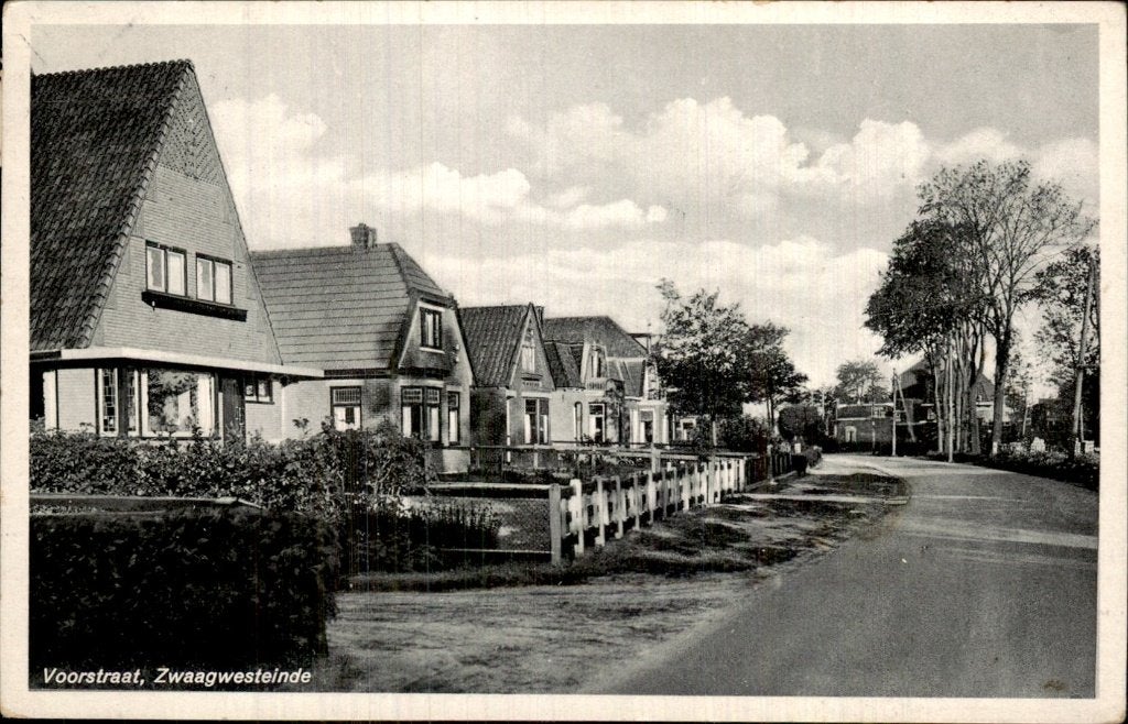 Zwaagwesteinde - Voorstraat - straatzicht, Verzamelen, Ophalen of Verzenden, 1920 tot 1940, Gelopen, Friesland