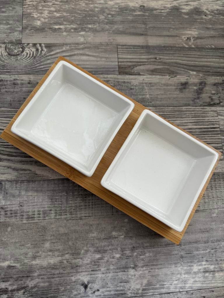 Twee witte schaaltjes in bamboe houder, Dieren en Toebehoren, Ophalen of Verzenden, Kat