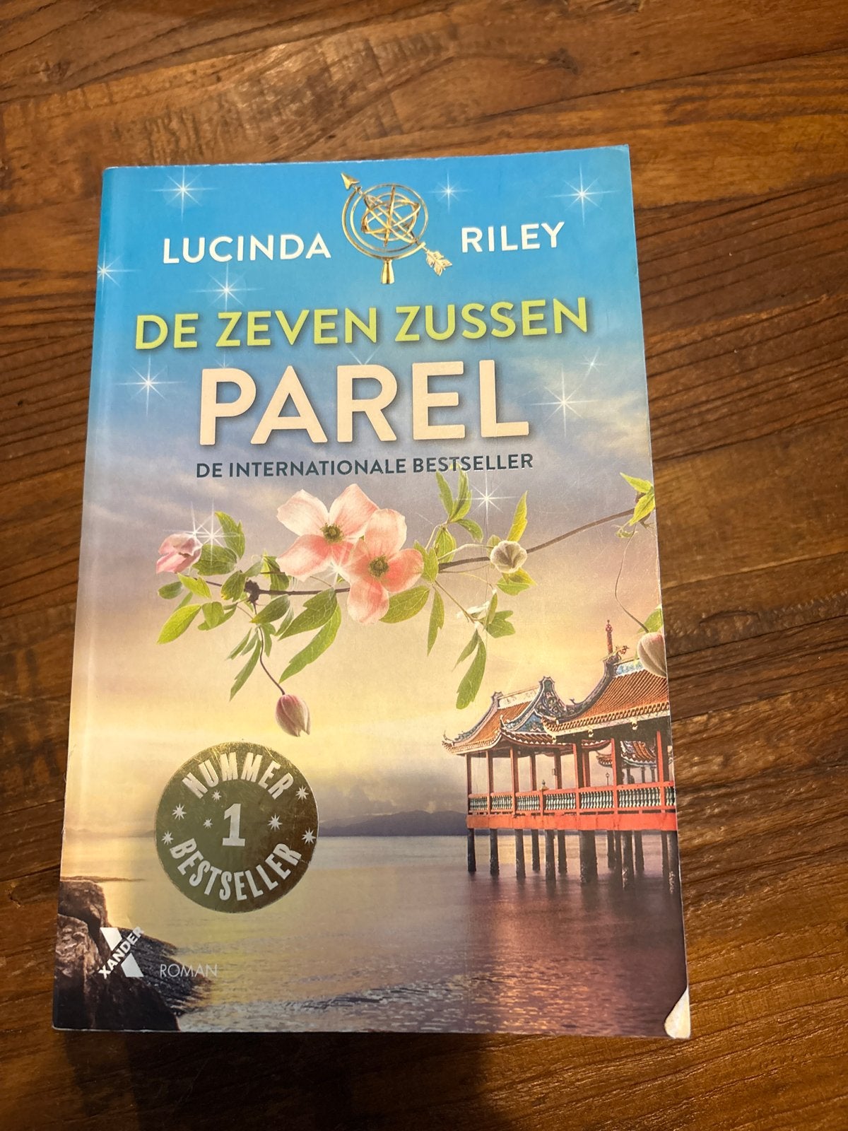 De Zeven Zussen - Parel door Lucinda Riley, Boeken, Ophalen of Verzenden, Gelezen, Nederland