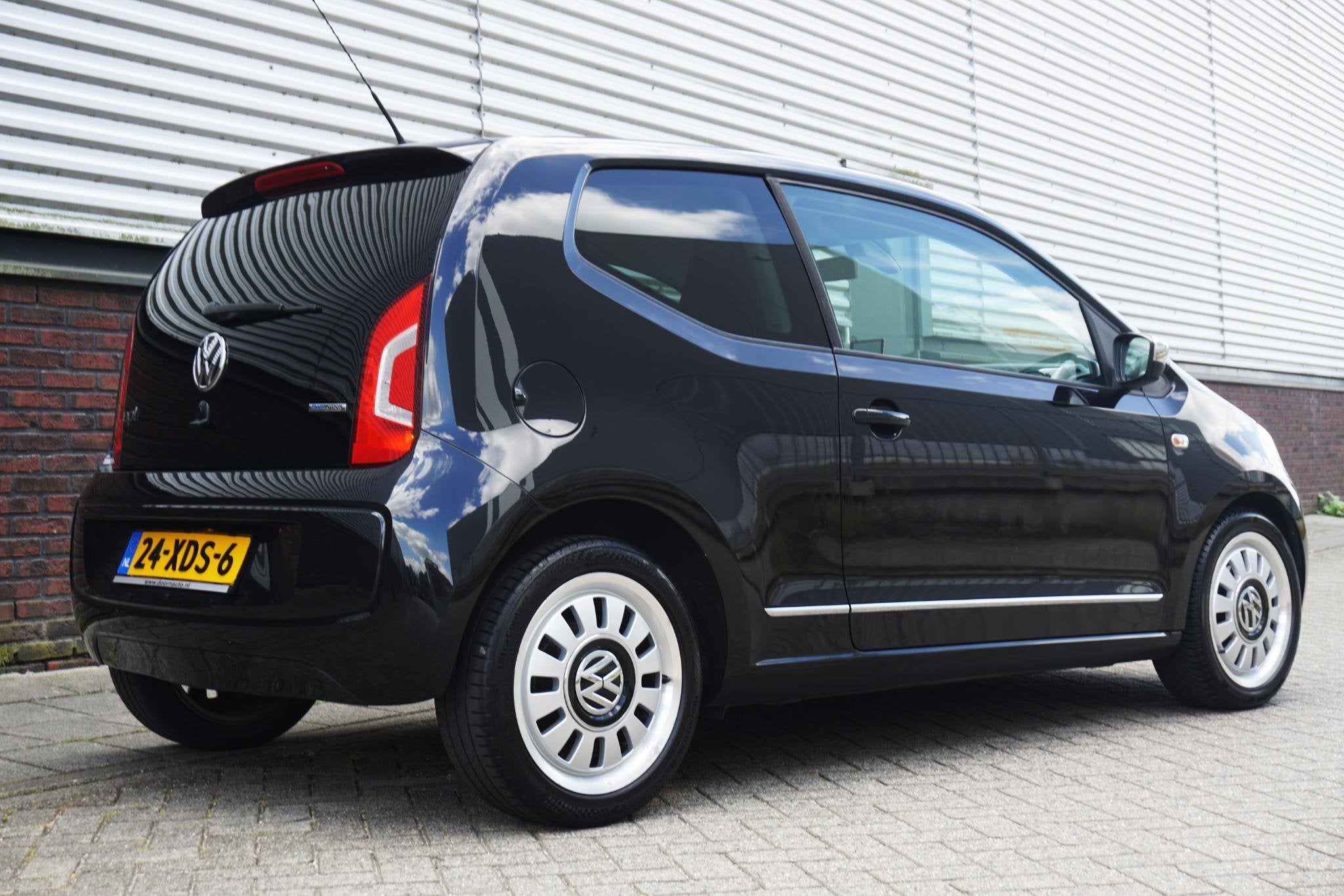 Volkswagen Up! 1.0 high up! BlueMotion/NAVI/BLEUTOOTH/AIRCO/, Euro 5, Stof, Gebruikt, Start-stop-systeem