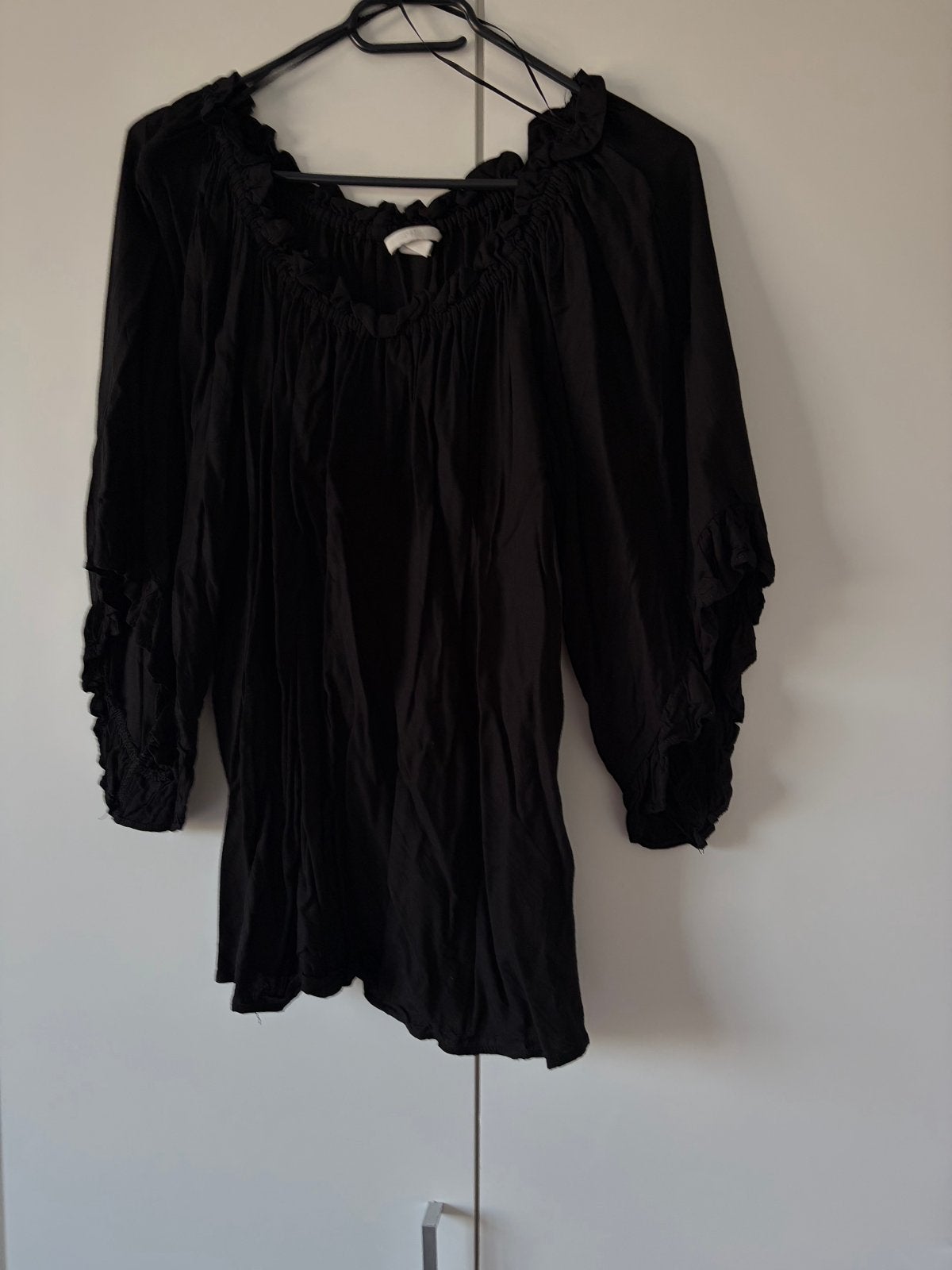 Zwarte H&M off-shoulder blouse met lange mouwen, Maat 38/40 (M), Zwart, Ophalen of Verzenden, Lange mouw