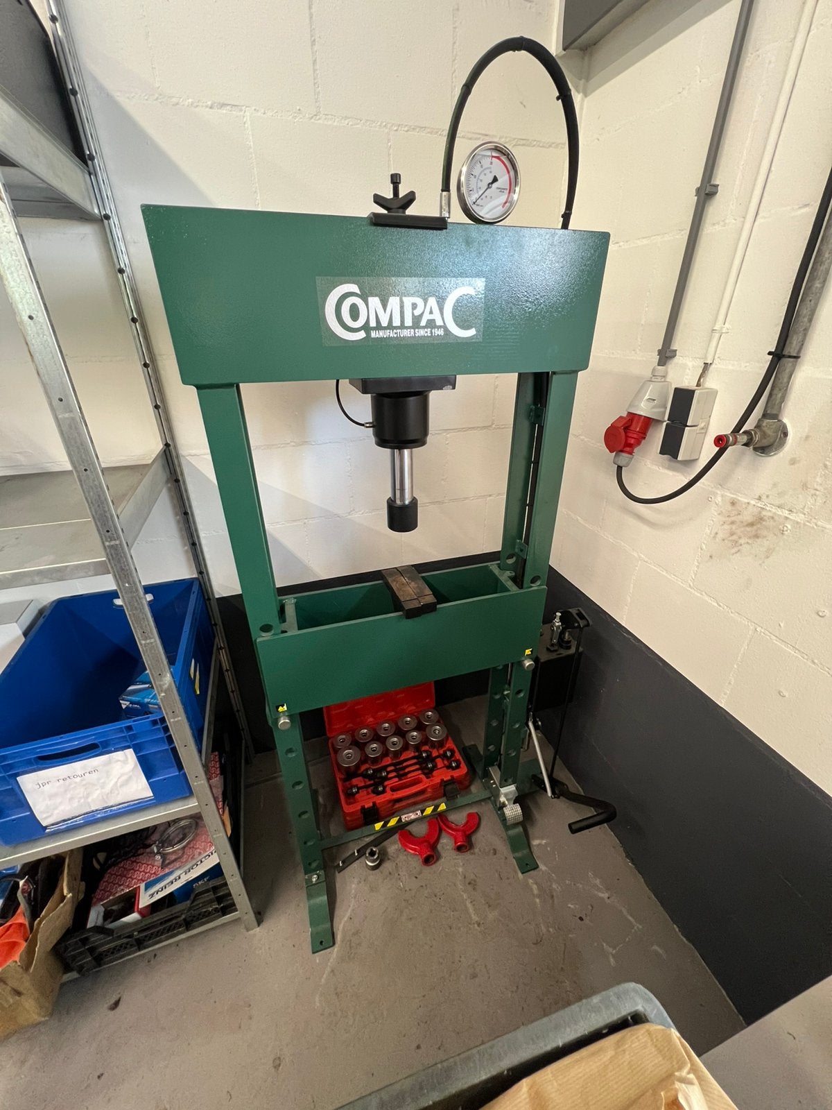Compac 20T hydraulische pers op lucht., Auto diversen, Autogereedschap, Ophalen, Zo goed als nieuw