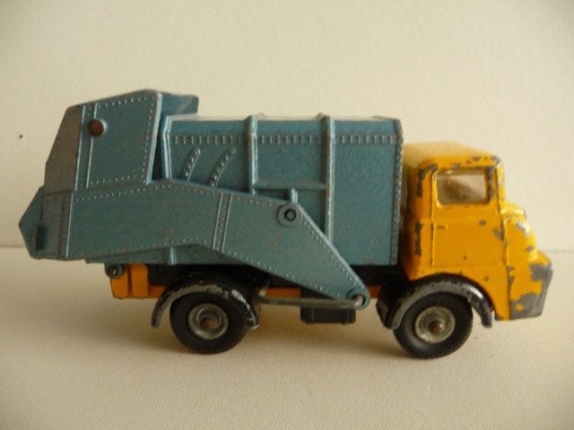 BUDGIE TOYS - REFUSE TRUCK - nr.274, made in England, Ophalen of Verzenden, Gebruikt, Bus of Vrachtwagen, Overige merken