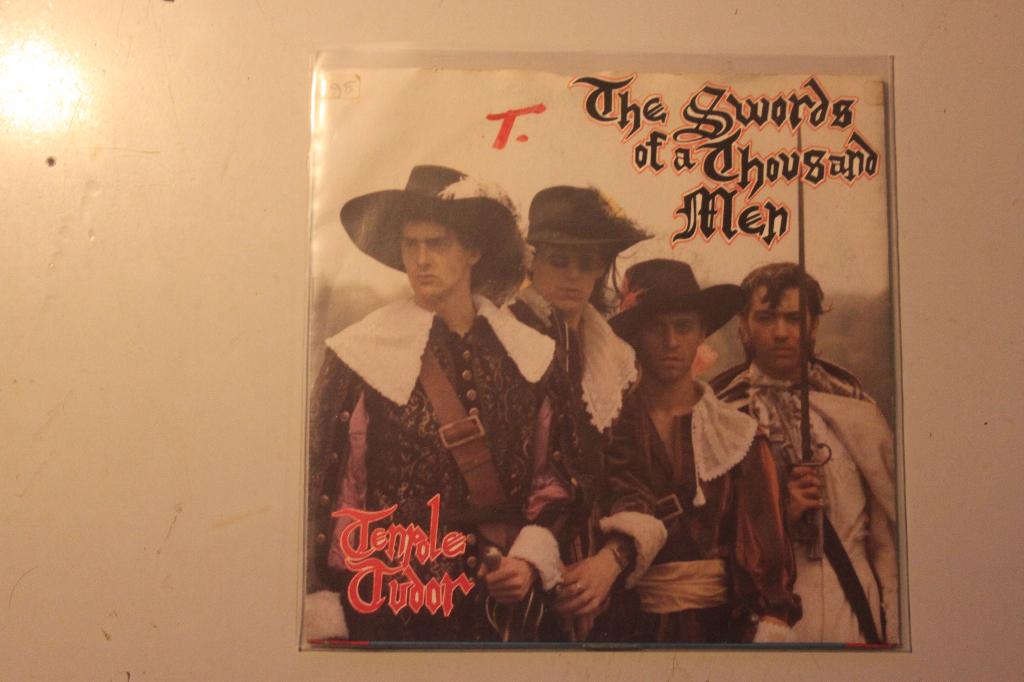 700j - tempole tudor--a--the swords of a thousand men--b--lo, Ophalen of Verzenden, Gebruikt, Pop