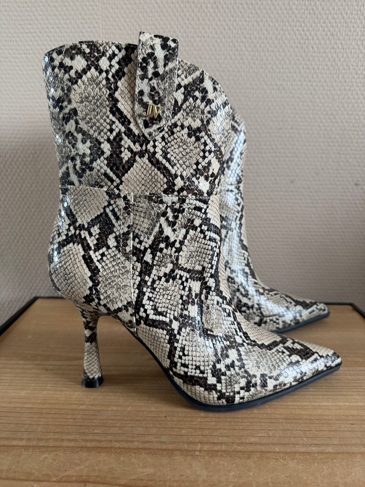 Josh V Adeline laarzen met slangenprint 40, Kleding | Dames, Overige kleuren, Lage of Enkellaarzen, Nieuw, Ophalen of Verzenden