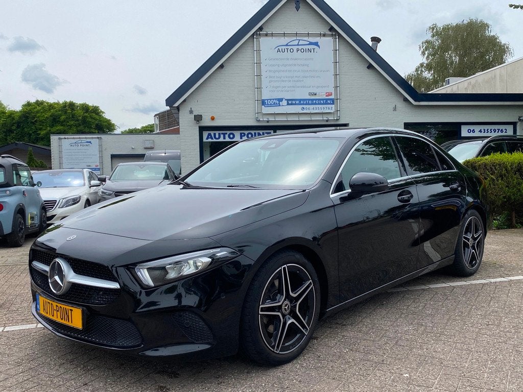 Mercedes-Benz A-klasse 200 AUTOMAAT/WIDESCREEN/CAMERA/18INCH, Euro 6, 4 cilinders, Leder, 690 kg
