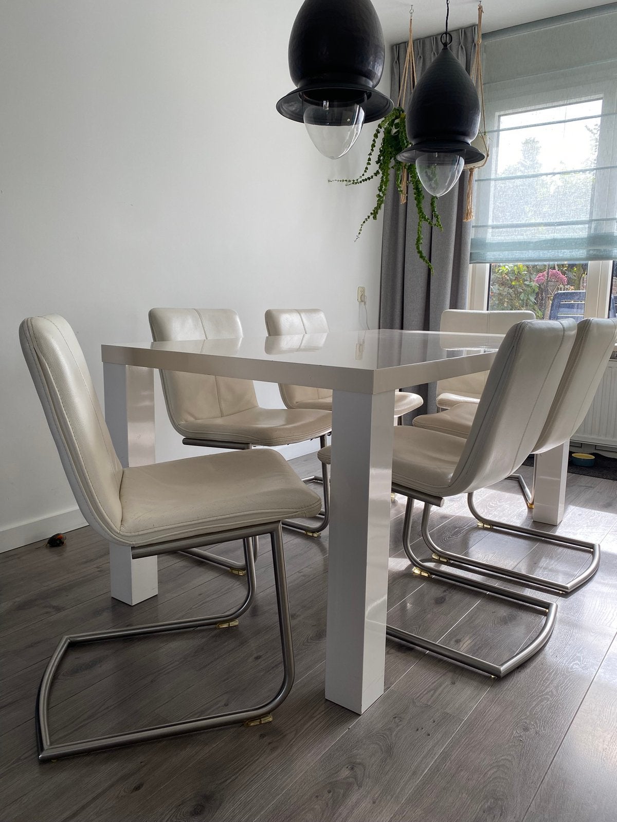 Eethoek met 6 wit gekleurde leren stoelen, Huis en Inrichting, Ophalen, Gebruikt, Strak, modern, 4 tot 6 stoelen