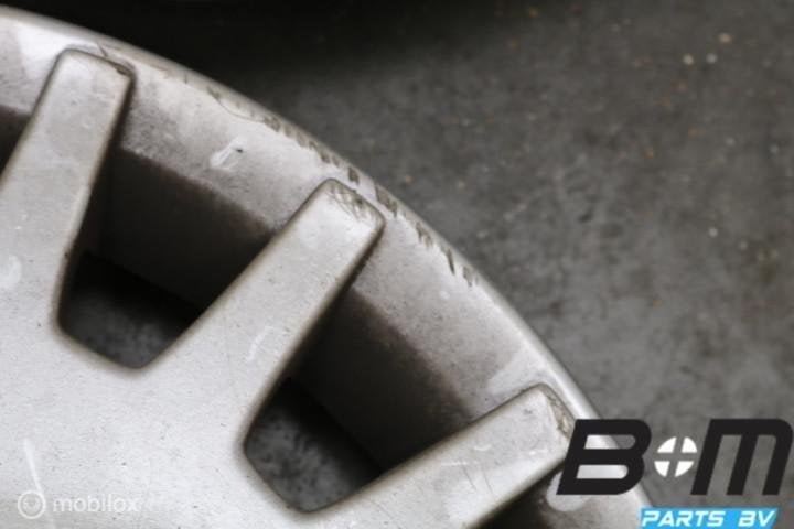 Org 15 inch wieldoppen VW Golf 4 / Bora 1J0601147H, Gebruikt, Band(en)