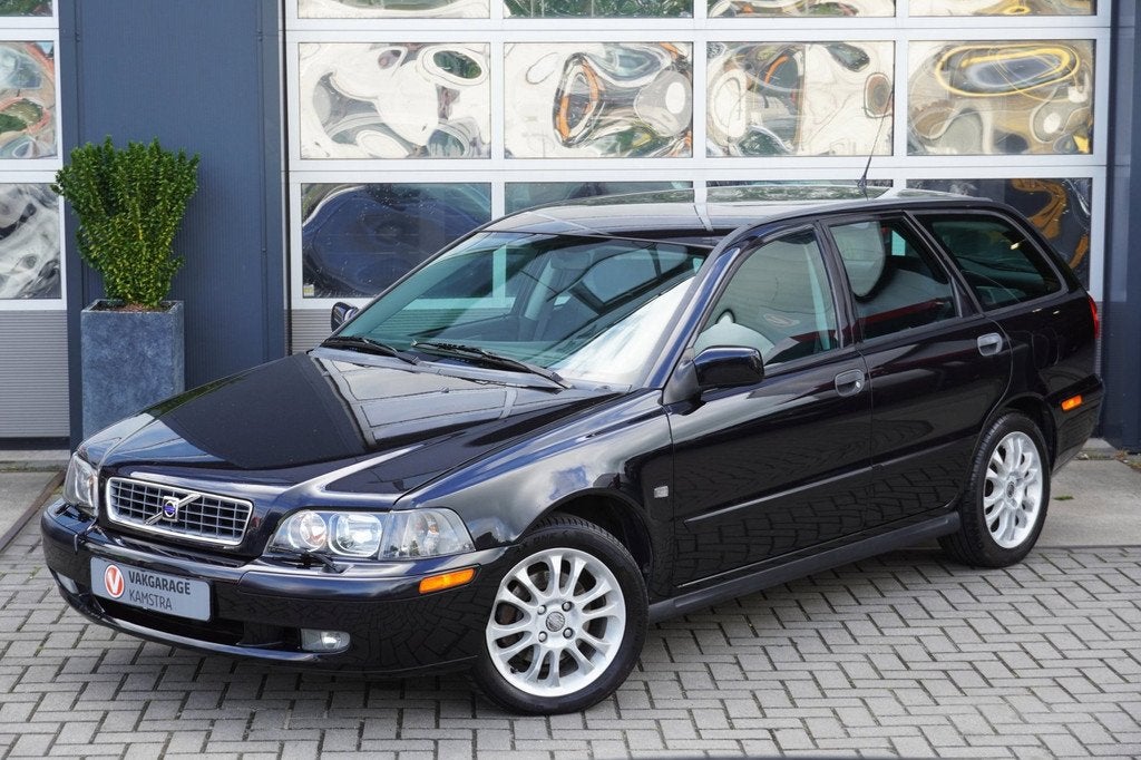 Volvo V40 2.0 Sports Edition NAP Origineel NL Airco/Cruise, Auto's, Voorwielaandrijving, 136 pk, Gebruikt, 1948 cc