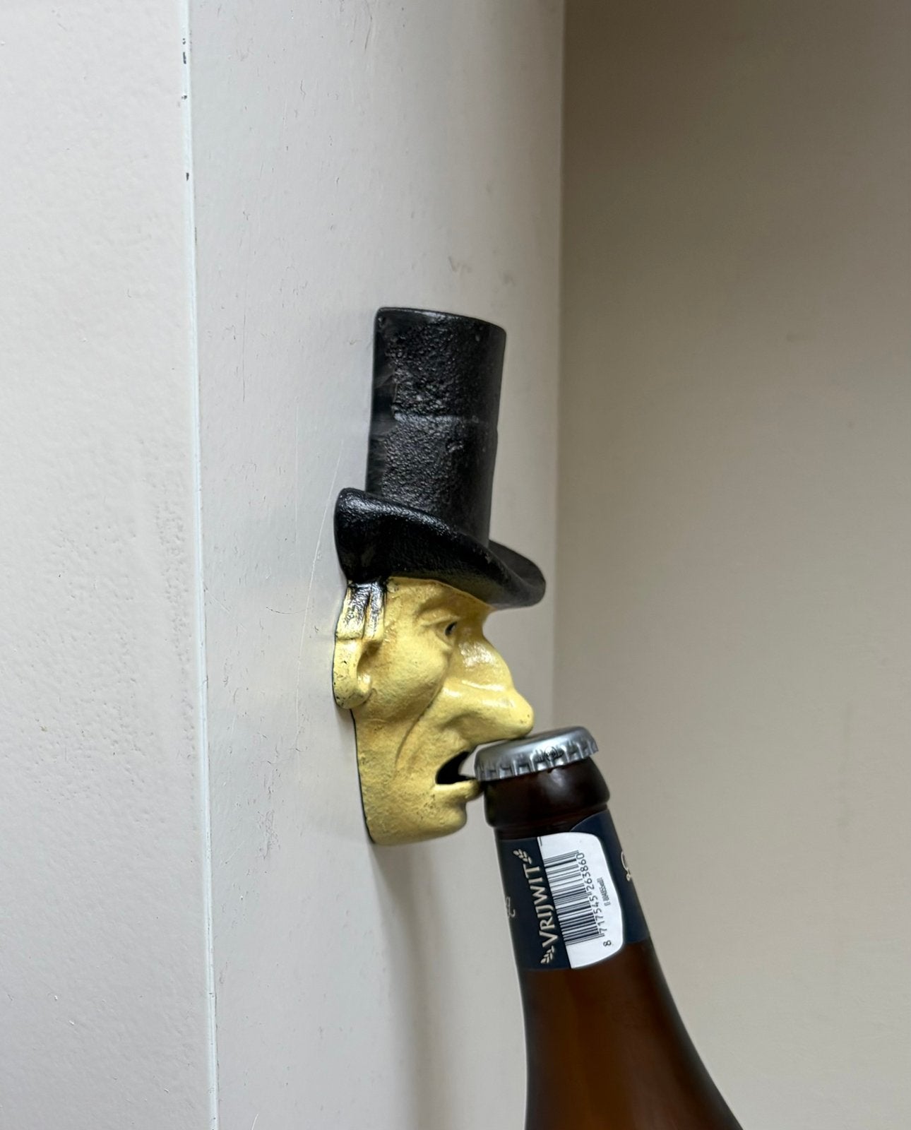 Gietijzeren flesopener om tegen de muur te bevestigen., Ophalen of Verzenden