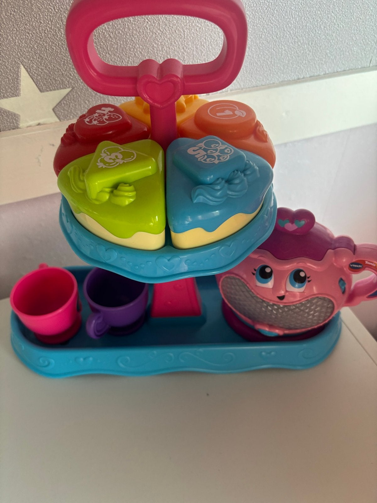 Vrolijk Kinder Theeservies met Gebakjes, Kinderen en Baby's, Ophalen, Zo goed als nieuw, Meisje