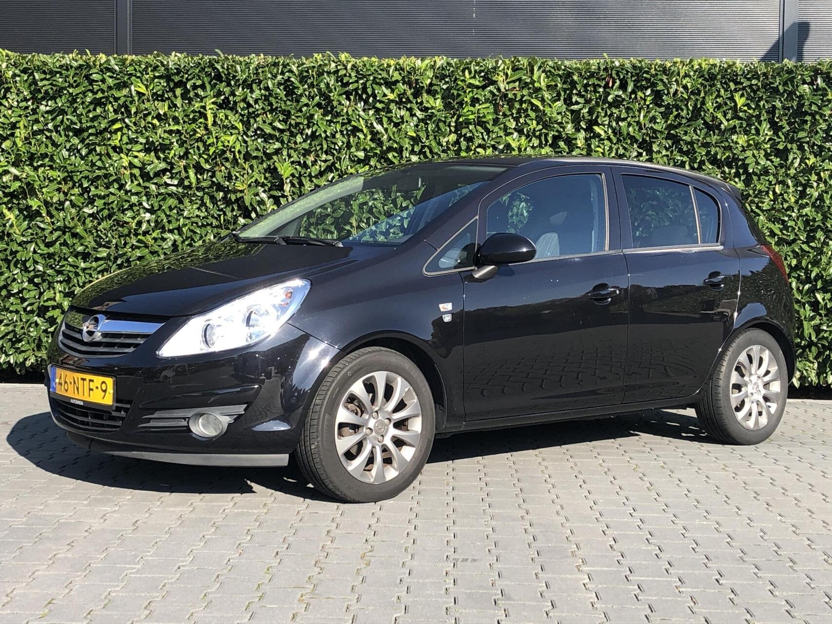 Opel Corsa 1.4-16V 111 EDITION 5-DEURS NL AUTO, NAP, AIRCO,, Auto's, Voorwielaandrijving, Euro 5, Gebruikt, 4 cilinders