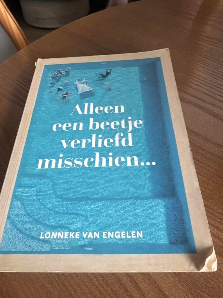 Alleen een beetje verliefd misschien... - Lonneke van Engele, Boeken, Ophalen of Verzenden, Gelezen, Nederland