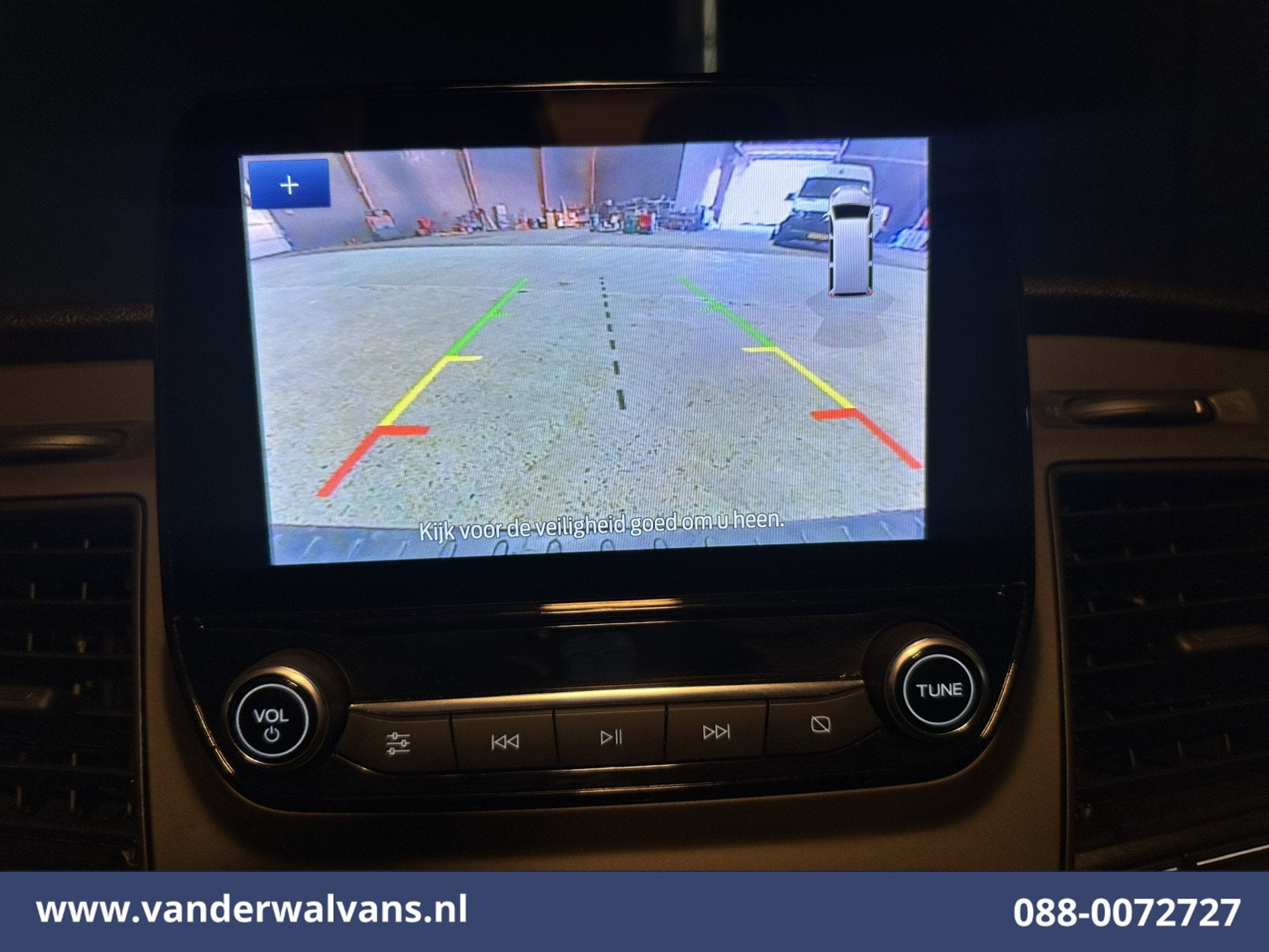Ford Transit Custom 2.0 TDCI 105pk L2H1 Euro6 Airco | Camera, Auto's, Voorwielaandrijving, Dealer onderhouden, 4 cilinders, Wit
