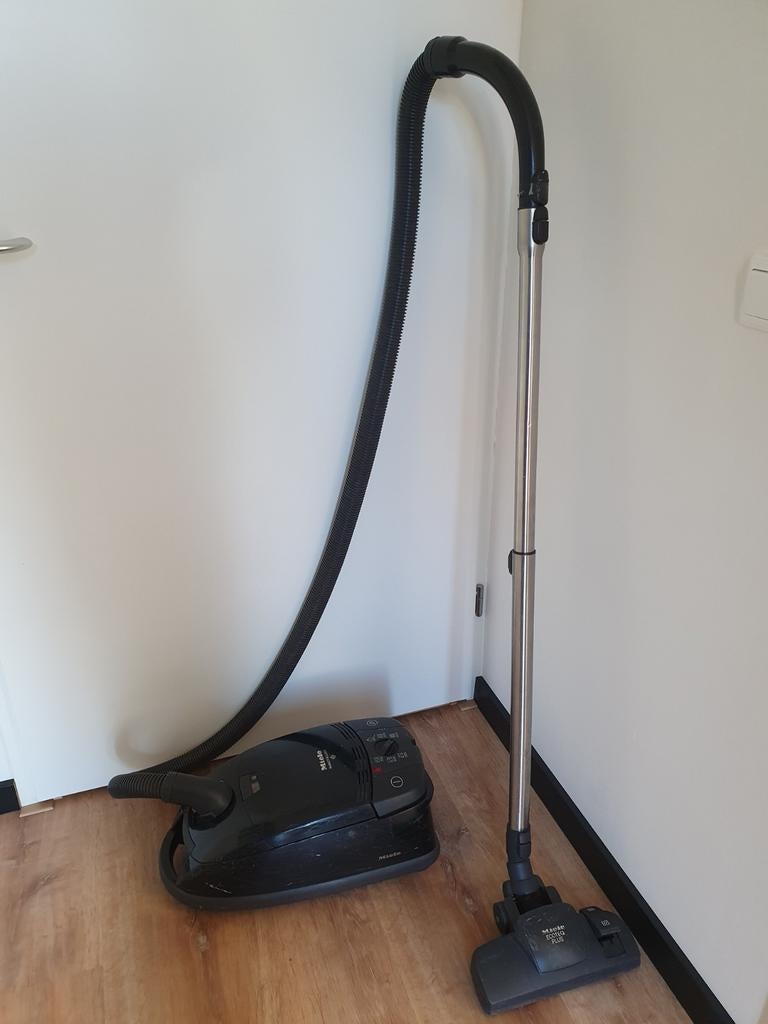 Miele Sledestofzuiger - Krachtig en Betrouwbaar, Witgoed en Apparatuur, Stofzuigers, Stofzak, Gebruikt, Ophalen of Verzenden, 1600 tot 2000 watt