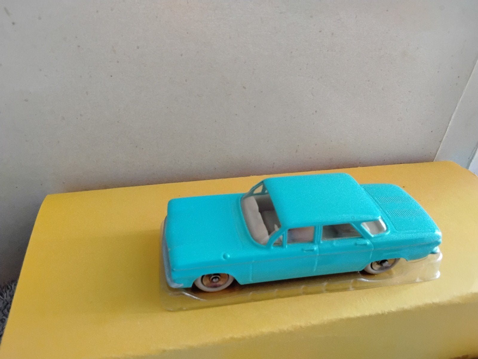 DINKY  TOYS ATLAS    CHEVROLET  "CORVAIR " NO 552, Ophalen of Verzenden