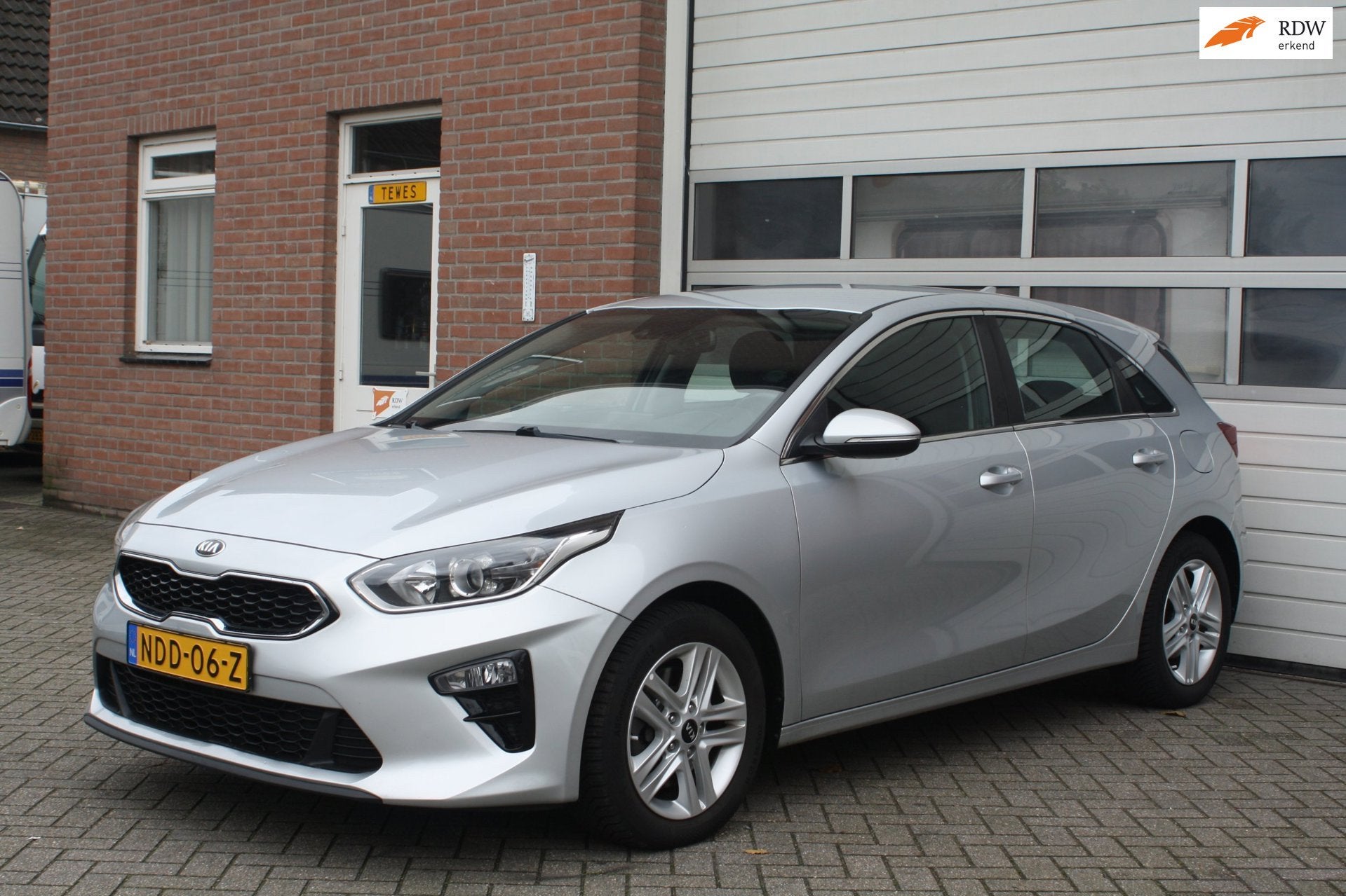 Kia CEED 1.6 CRDi DynamicLine Garantie, Nederlandse Auto, 1S, Auto's, Voorwielaandrijving, Dealer onderhouden, Stof, Gebruikt