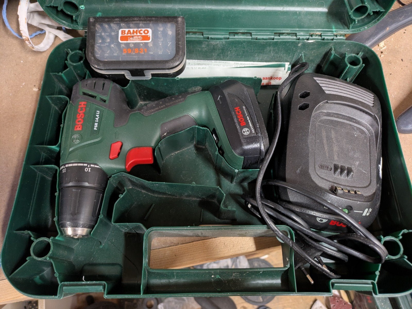 Bosch Accuboor PSR 14,4 LI met oplader, bitjes en koffer, Ophalen, Gebruikt, Boor- en Schroefmachine