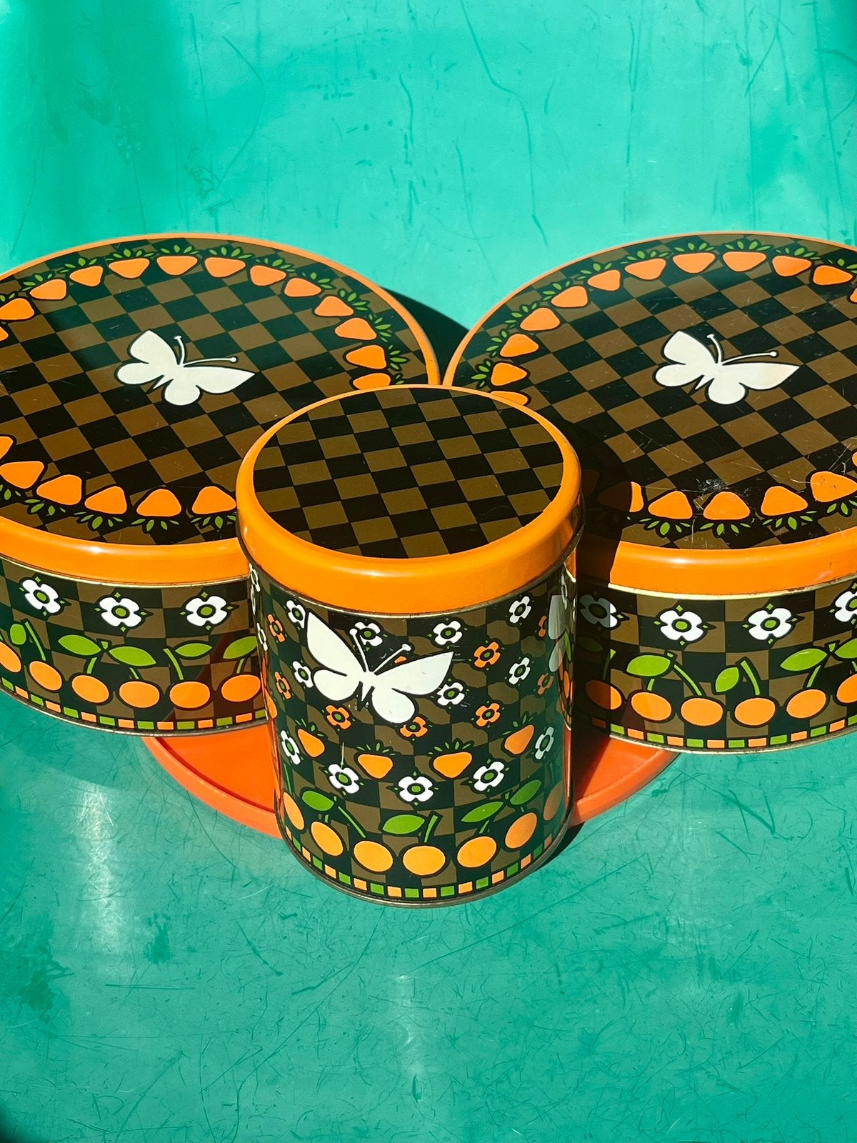 Retro 70’s blikken koektrommel ruit bloem fruit oranje bruin, Ophalen of Verzenden, Gebruikt, Overige, Overige merken