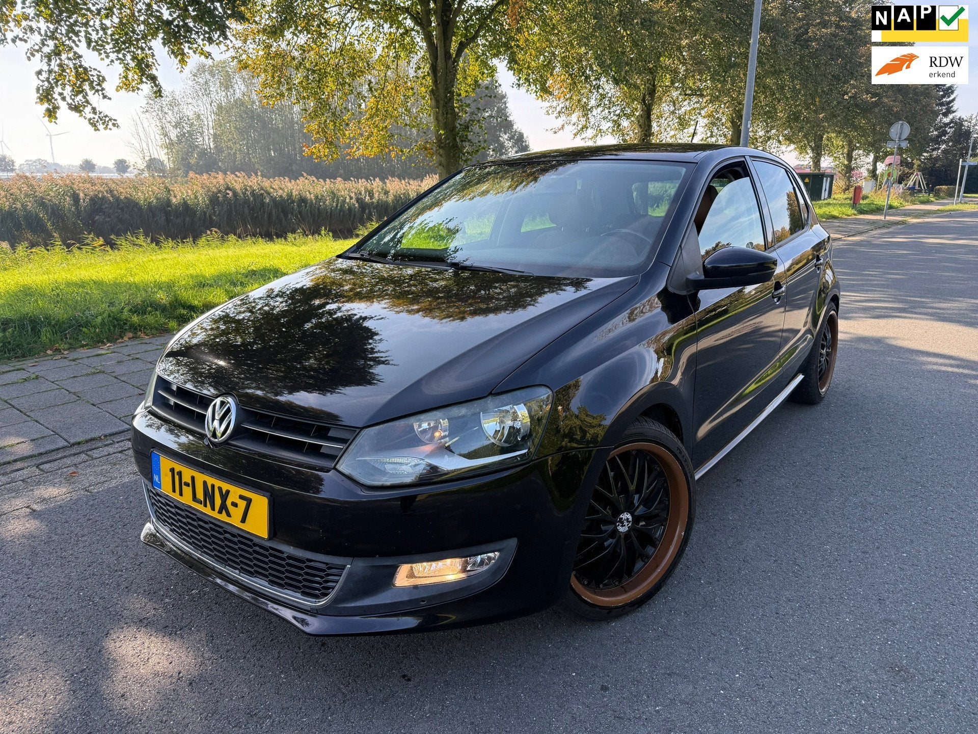 Volkswagen Polo 1.4-16V Highline NAVI/AIRCO/CRUISE/LEER, Voorwielaandrijving, 86 pk, 4 cilinders, Zwart