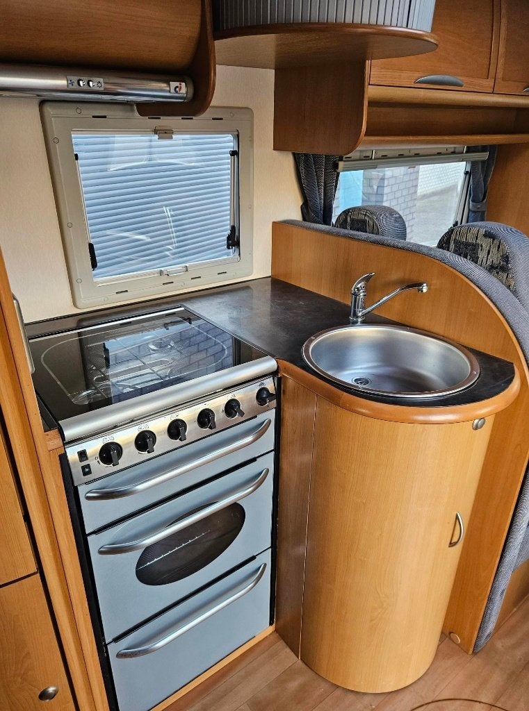 mercedes camper cipro 55 met 97.000 km  diesel, Chemisch toilet, Buscamper of Camperbus, Mercedes-Benz, Afzuigkap