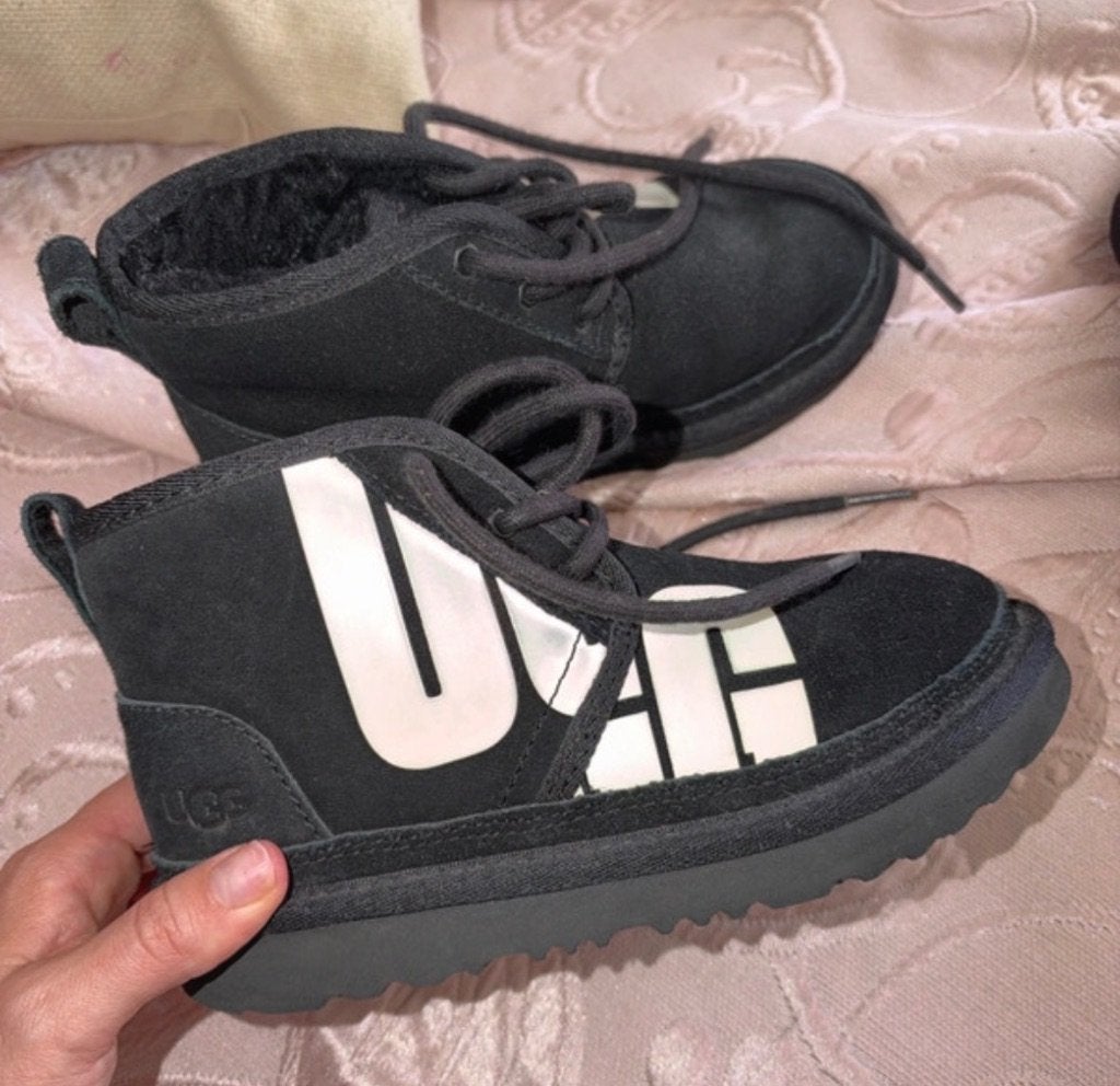 Uggs neumel maat 32,5, UGG, Jongen of Meisje, Ophalen of Verzenden, Laarzen