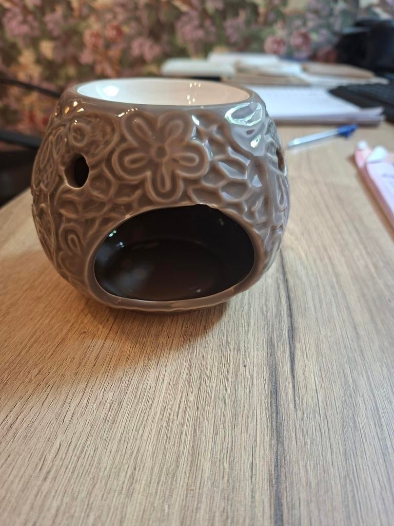 Aromabrander met bloemenpatroon - Taupe, Overige materialen, Ophalen of Verzenden, Zo goed als nieuw, Grijs