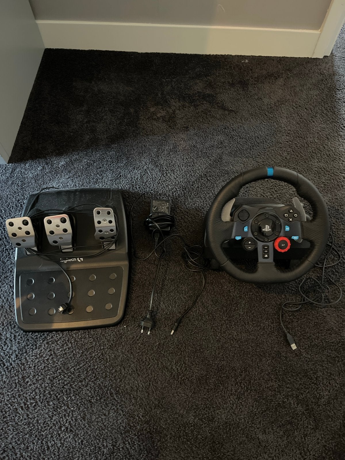 Logitech G29 racestuur met pedalen voor PlayStation, Spelcomputers en Games, Ophalen, Zo goed als nieuw, Stuur of Pedalen, PlayStation 4