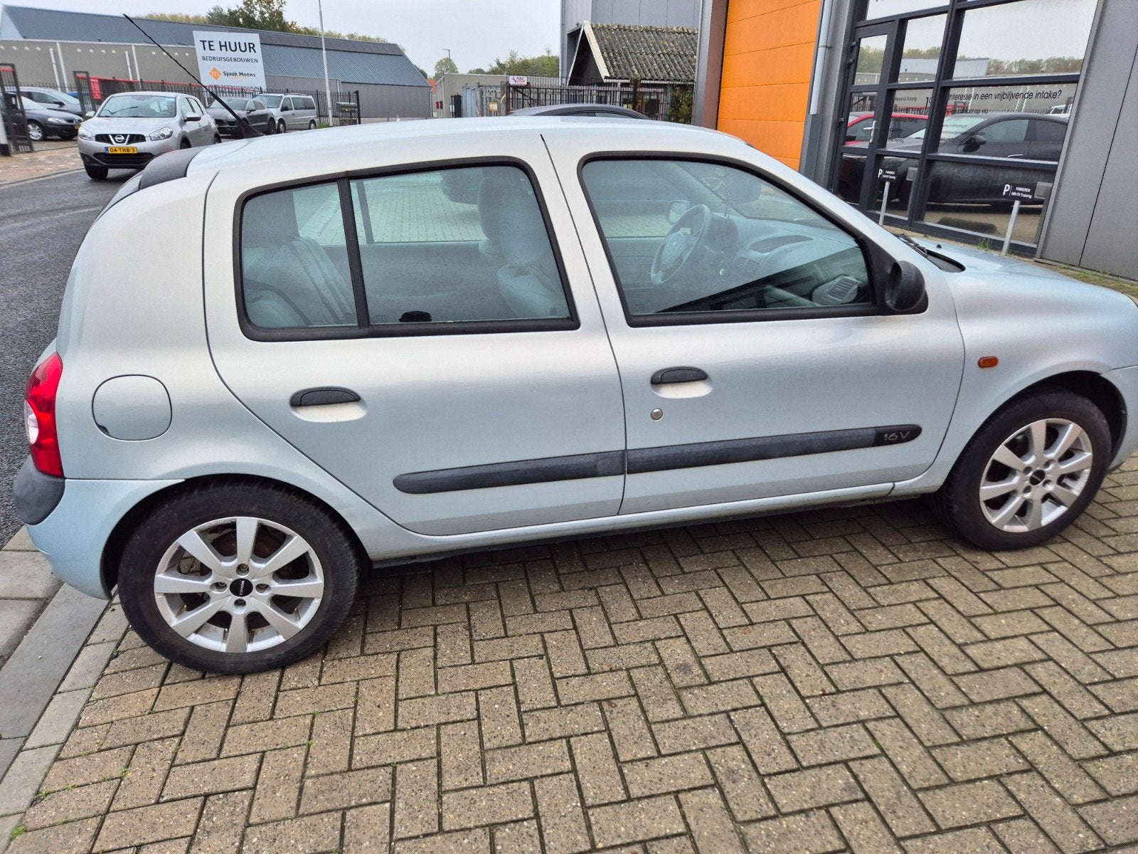 Renault Clio 1.2 16V Auth Quickshift S2005 5D 2005 Grijs, Stof, 74 pk, 31 €/maand, 4 cilinders