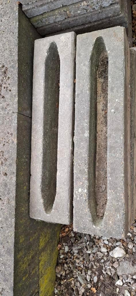 GRATIS (in Ede) 4 st.Fietsen stalling  betonblok60x15x15 cms, Ophalen, Zo goed als nieuw