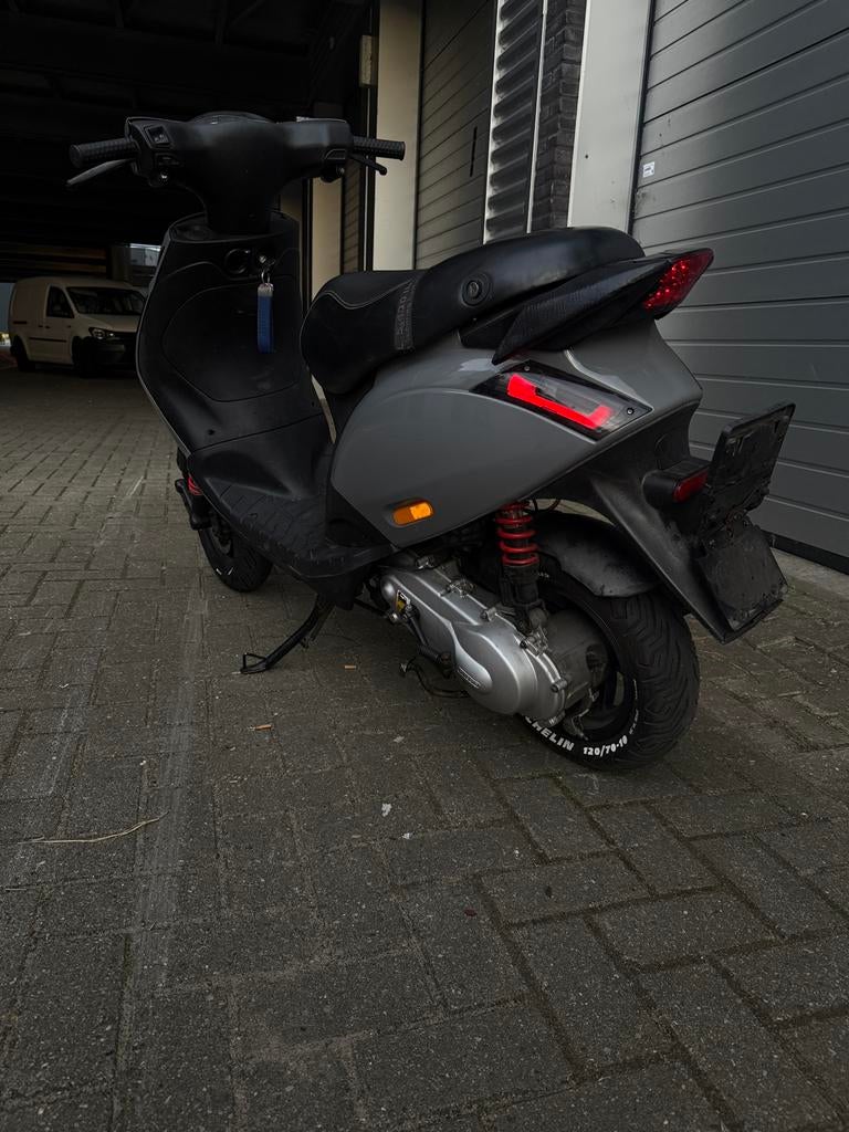 Zip 70cc malossi (brom), Ophalen, Zo goed als nieuw, Tweetakt, Zip