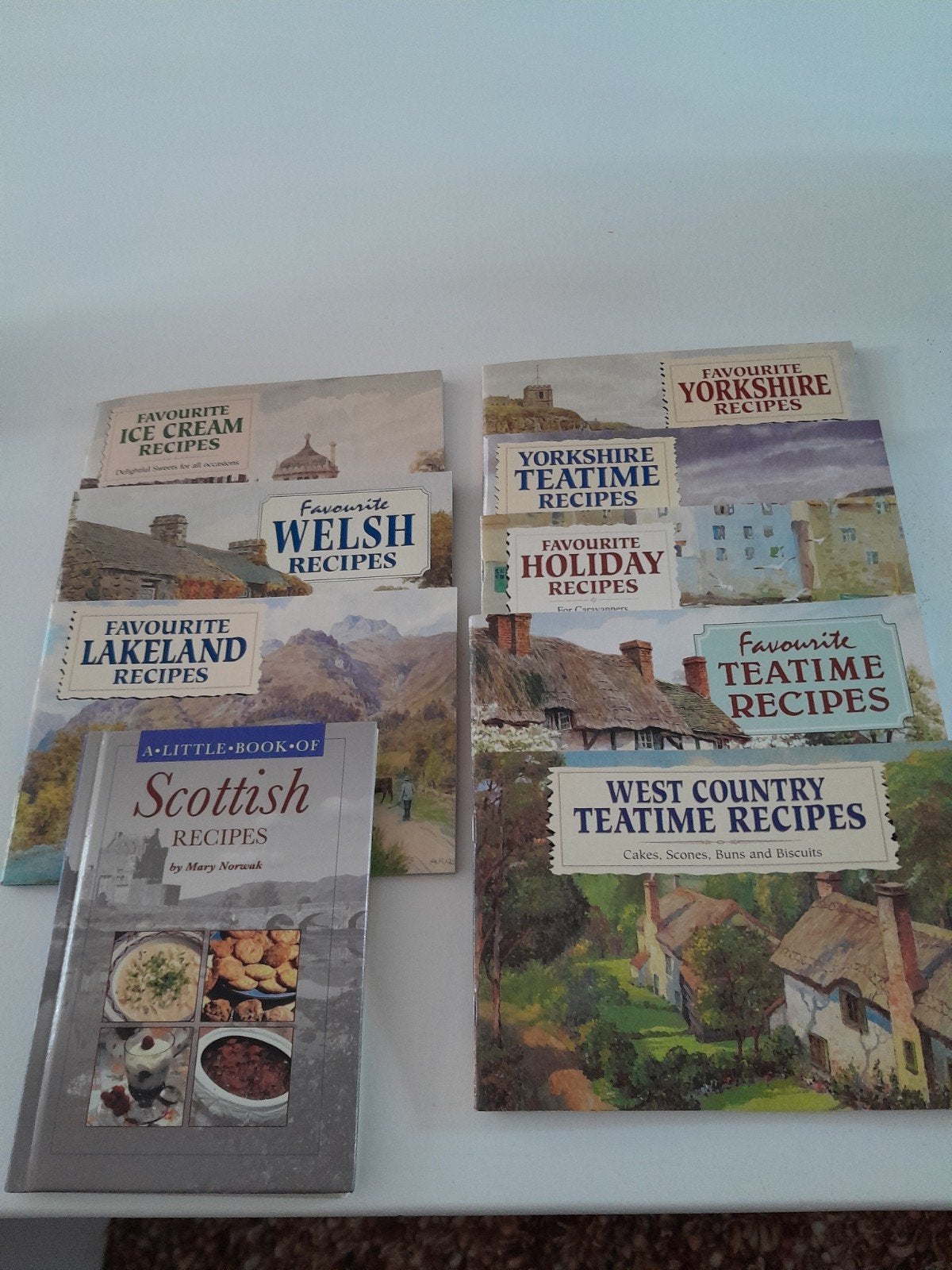 Engeland 9 kookboekjes als set 6 euro, Ophalen of Verzenden, Europa, Reisgids of -boek, Overige merken
