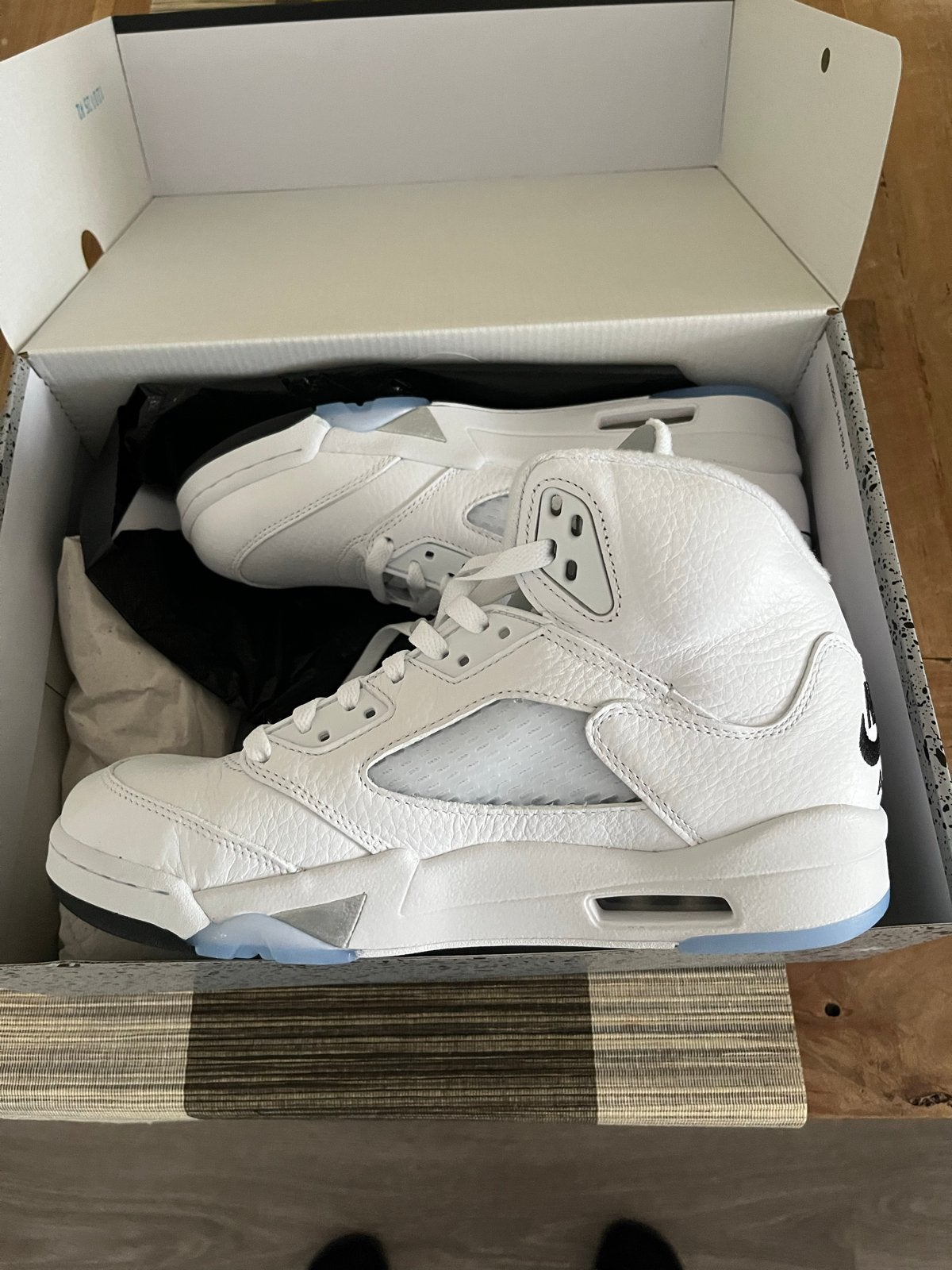 Foto 2 van Air Jordan 5 Retro OG 'Metallic Silver' - Maat 42.5