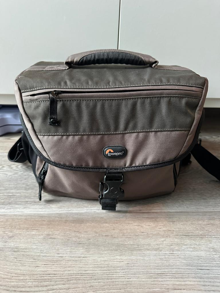Lowepro Nova 190 AW, Audio, Tv en Foto, Fotografie | Fototassen, Ophalen of Verzenden, Zo goed als nieuw, Schoudertas, Lowepro