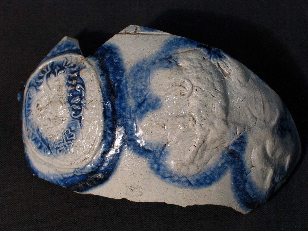 Steengoed fragment kruik Westerwald met zegel 1675. 2032, Ophalen of Verzenden