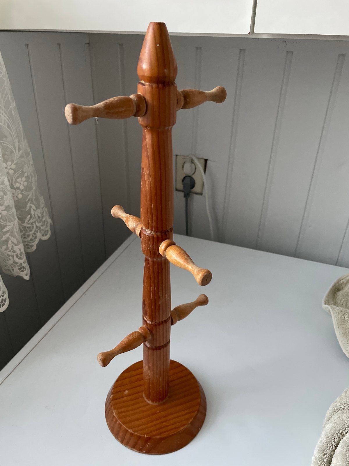Vintage houten mokkenhouder / bekerrek, Gebruikt, Ophalen of Verzenden, Bruin, Vintage