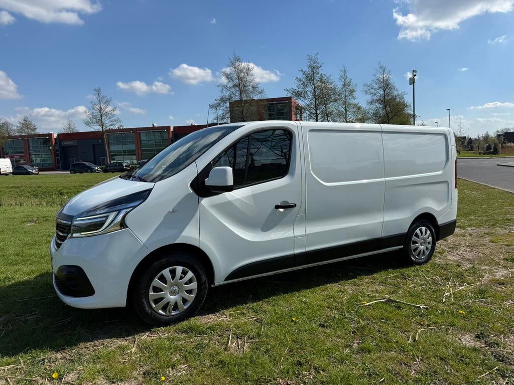 Renault Trafic 2.0  dCi 120pk L2h1 11-2021  LEASE 261 pmnd, Auto's, Bestelauto's, Voorwielaandrijving, Stof, 2000 kg, Renault