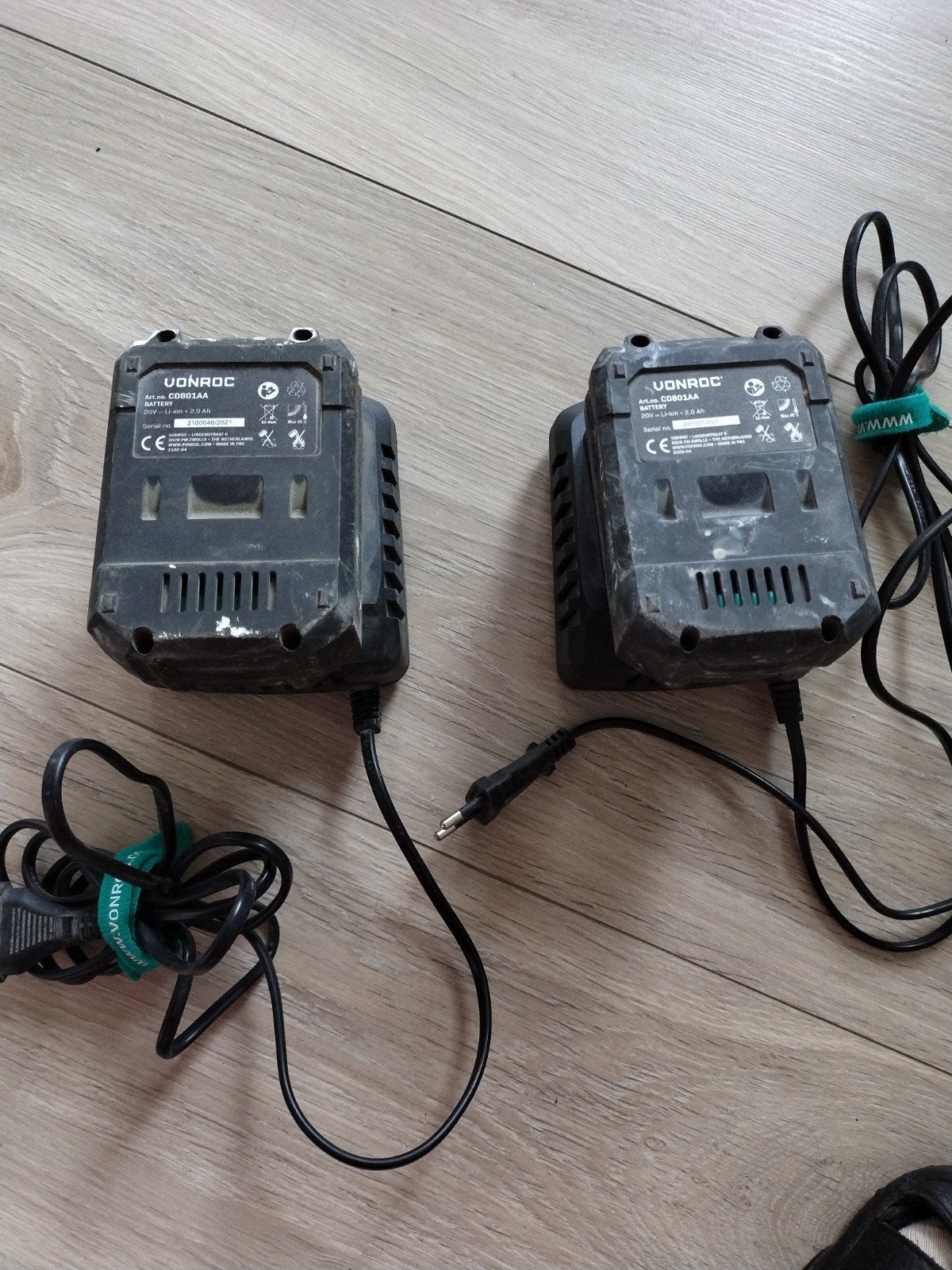 2 Vonroc accu met oplader 20 v 2 ah, Doe-het-zelf en Verbouw, Ophalen of Verzenden