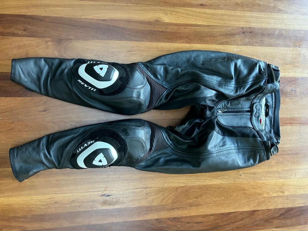 Rev'it leren dames motorbroek maat 36 - Zeer nette staat, Motoren, Kleding | Motorkleding, Ophalen, Tweedehands, Dames, Broek | leer