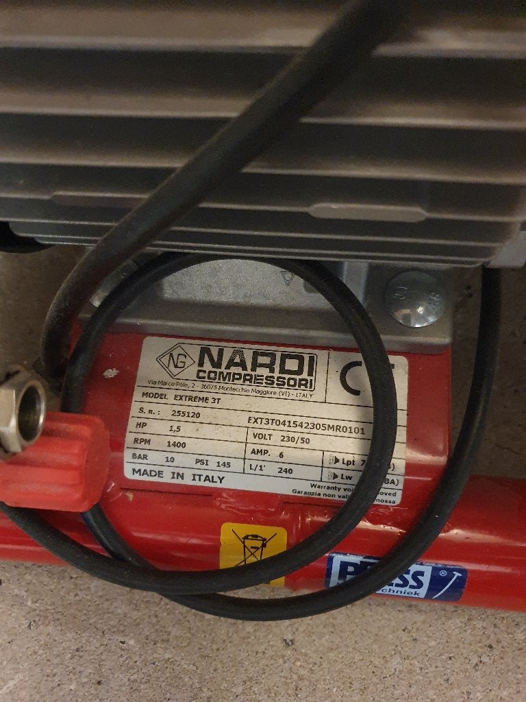Compressor, Doe-het-zelf en Verbouw, Compressors, 10 bar of meer, Ophalen of Verzenden, Zo goed als nieuw, 200 tot 400 liter/min