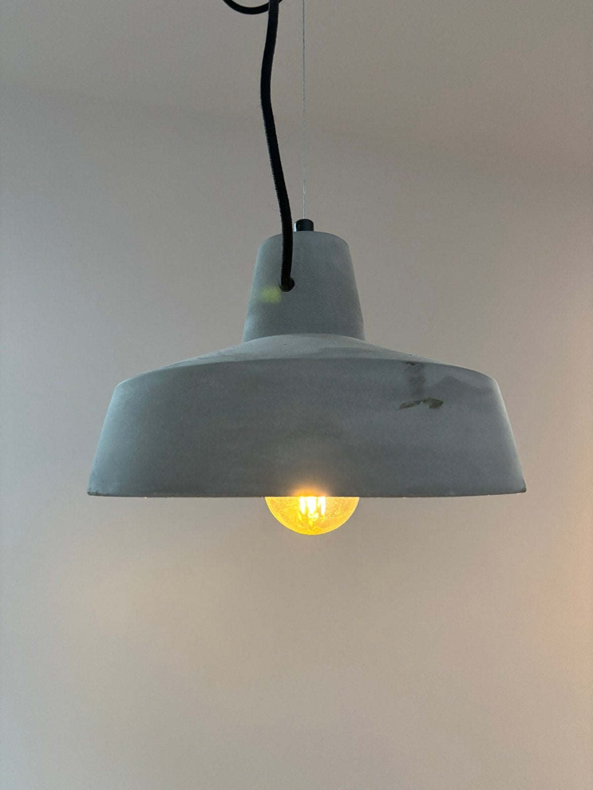 Betonnen hanglamp, Ophalen of Verzenden, Zo goed als nieuw
