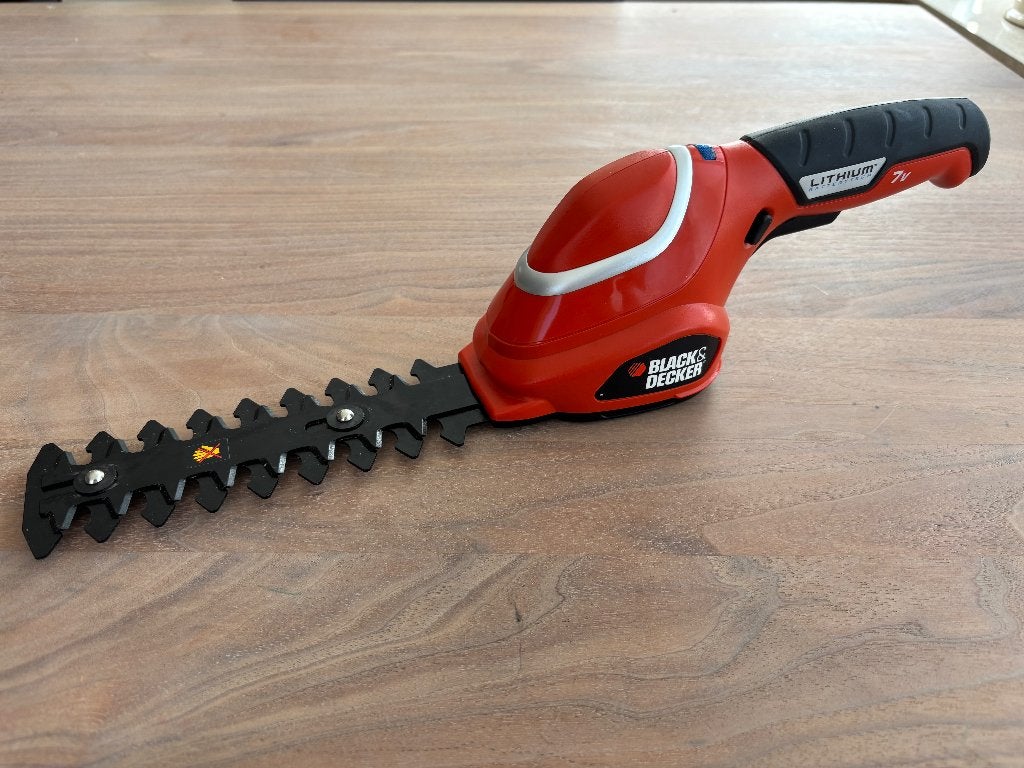 Snoeischaar Black & Decker voor kleine struiken en heggen., Tuin en Terras, Snoeischaren, Ophalen of Verzenden, Zo goed als nieuw