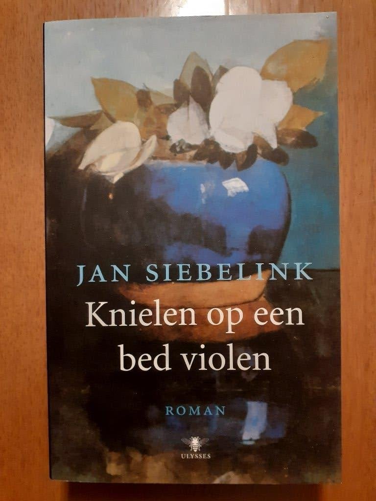 Knielen op een bed violen - Jan Siebelink, Ophalen of Verzenden, Zo goed als nieuw, Jan Siebelink