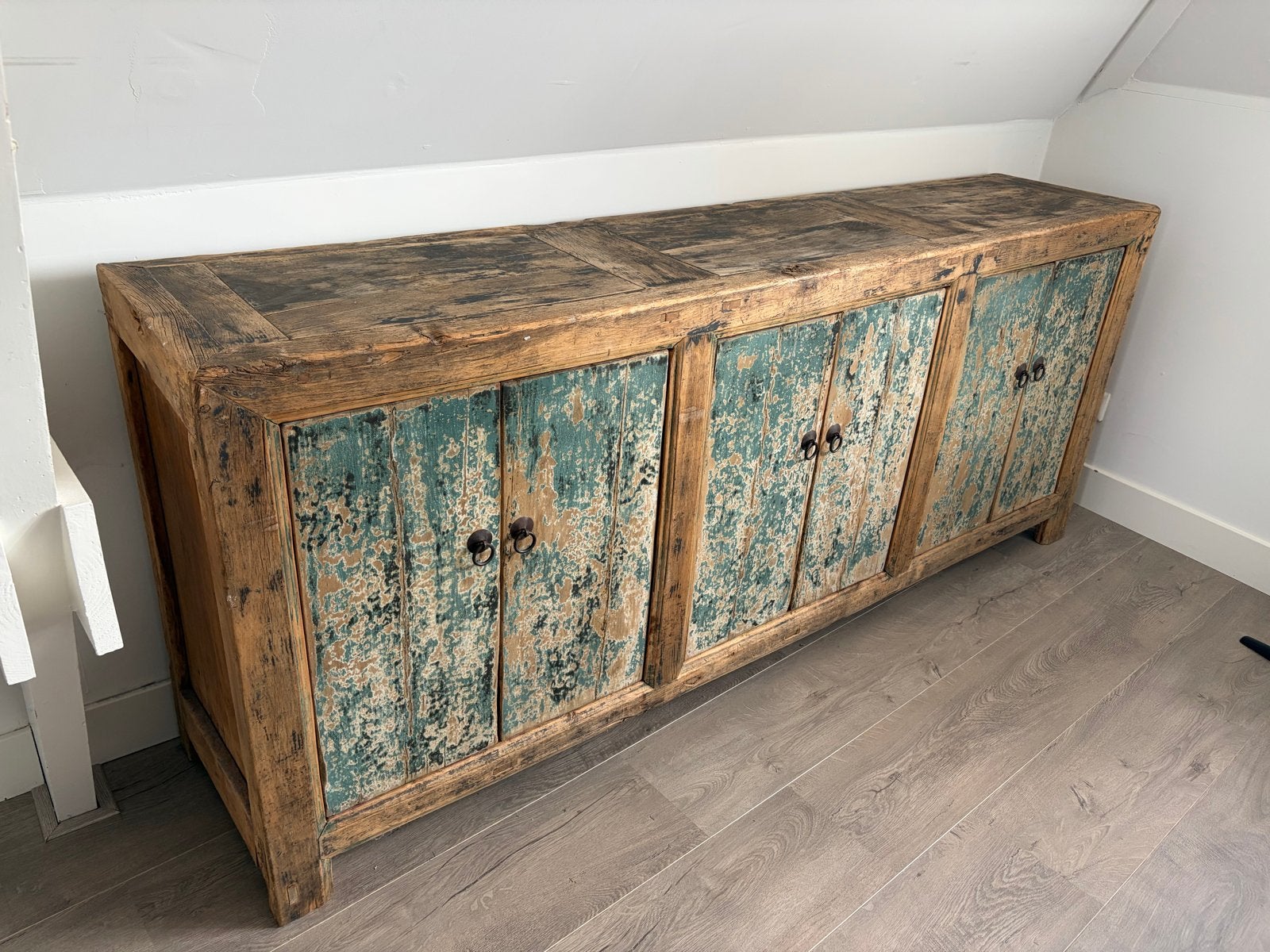 Uniek Chinees dressoir met verweerde look, Huis en Inrichting, Kasten | Dressoirs, Ophalen, Gebruikt, 200 cm of meer, 25 tot 50 cm