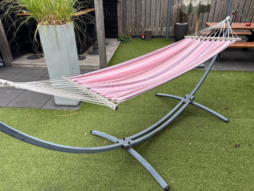 Hangmatstandaard met gebogen zijliggers en kruisvoeten., Tuin en Terras, Hangmatten, Ophalen, Gebruikt, Met standaard, Eenpersoons