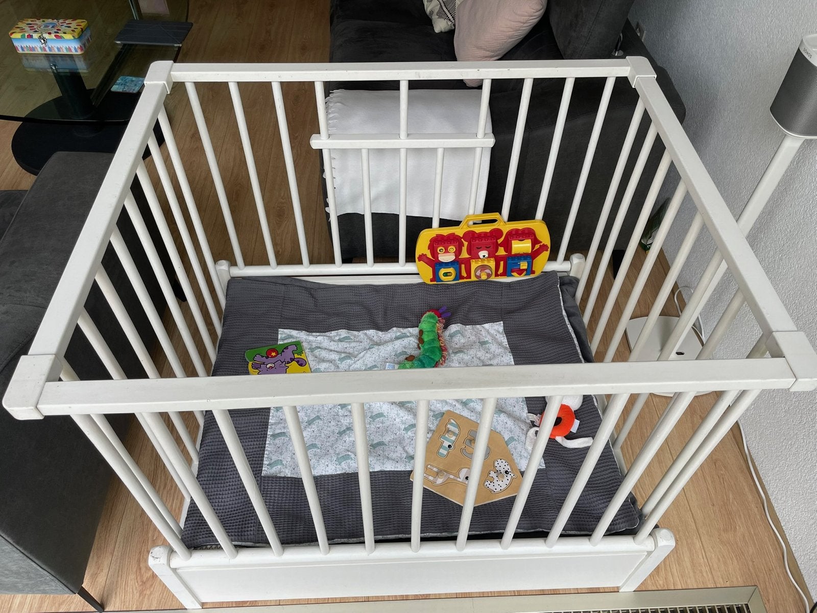 Witte houten box met verstelbare bodem, Kinderen en Baby's, Boxen, Ophalen, Gebruikt, Vierkant, In hoogte verstelbaar