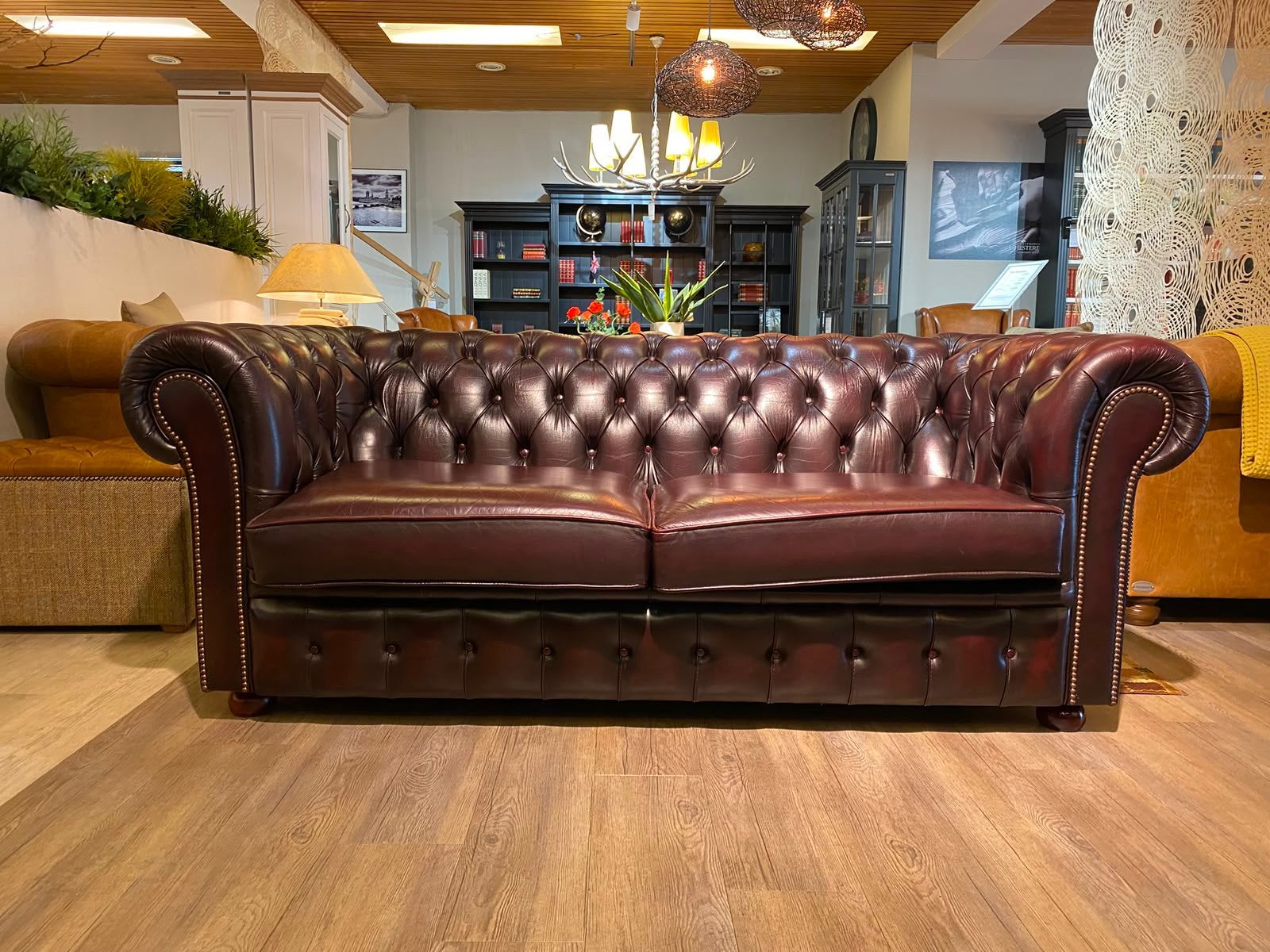 Engelse chesterfield 2,5 a 3 Zits bank Oxblood Rood, Ophalen of Verzenden, Zo goed als nieuw, 75 tot 100 cm