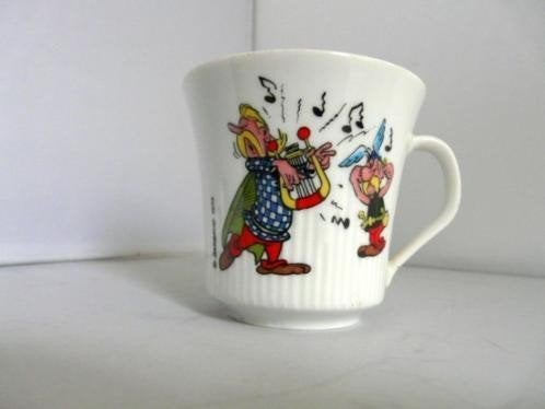 Dargaud 1973 # Kopje Asterix met de bard, Ophalen of Verzenden, Asterix en Obelix, Zo goed als nieuw, Gebruiksvoorwerp