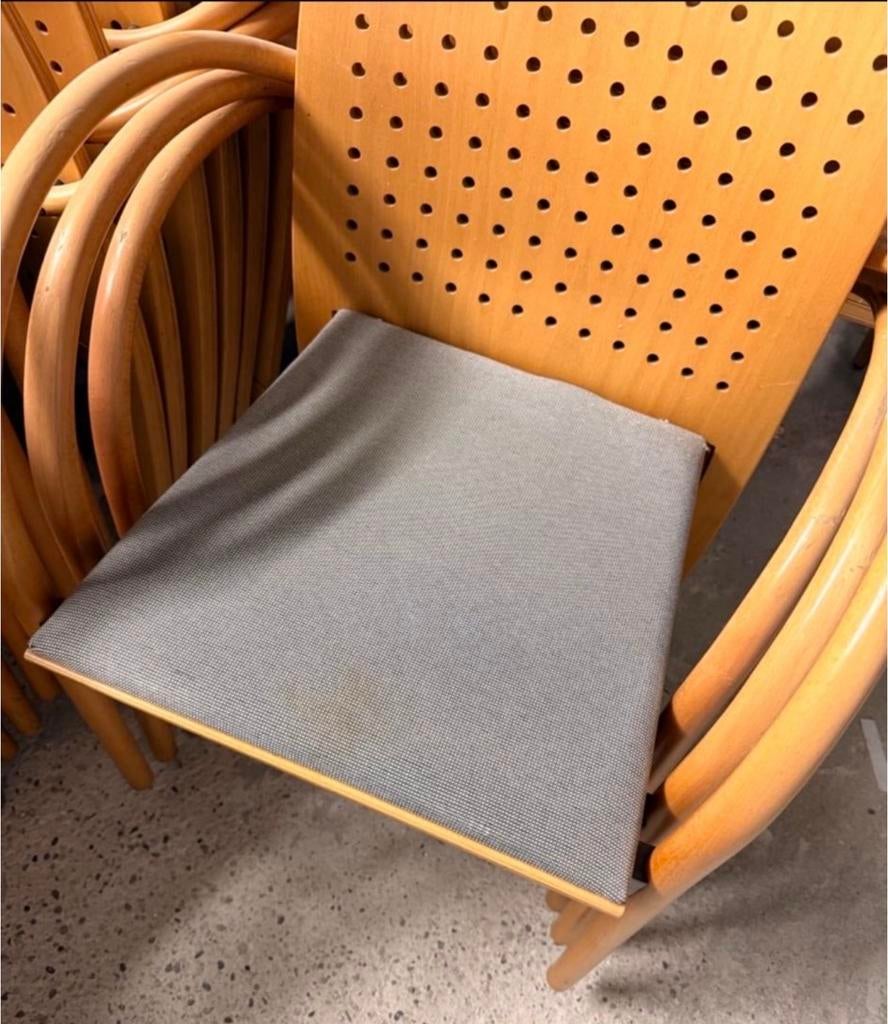 Unieke partij stapelstoelen Thonet 290F, Ophalen, Gebruikt, Overige kleuren, Vijf, Zes of meer stoelen