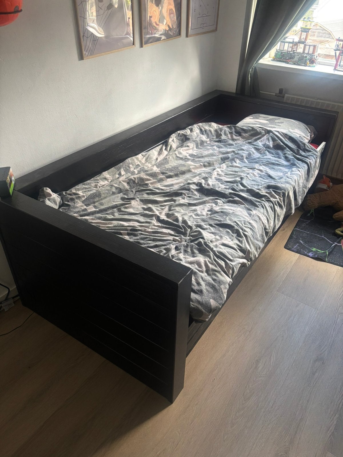Zwart houten bed karwei, Ophalen of Verzenden, Zo goed als nieuw, Eenpersoons